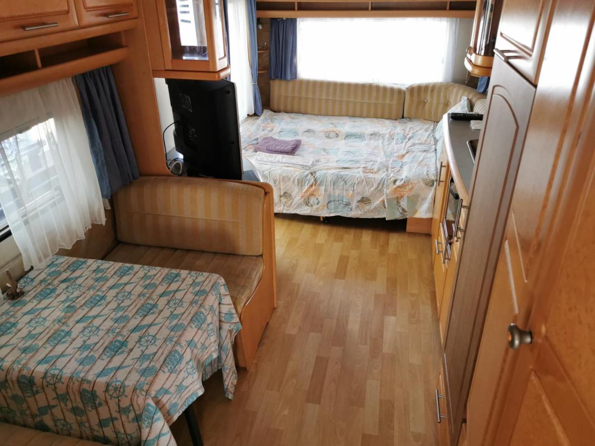 Sea Caravan/Camper On The Beach Китен Екстер'єр фото