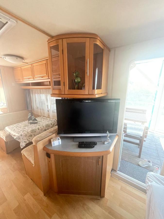 Sea Caravan/Camper On The Beach Китен Екстер'єр фото