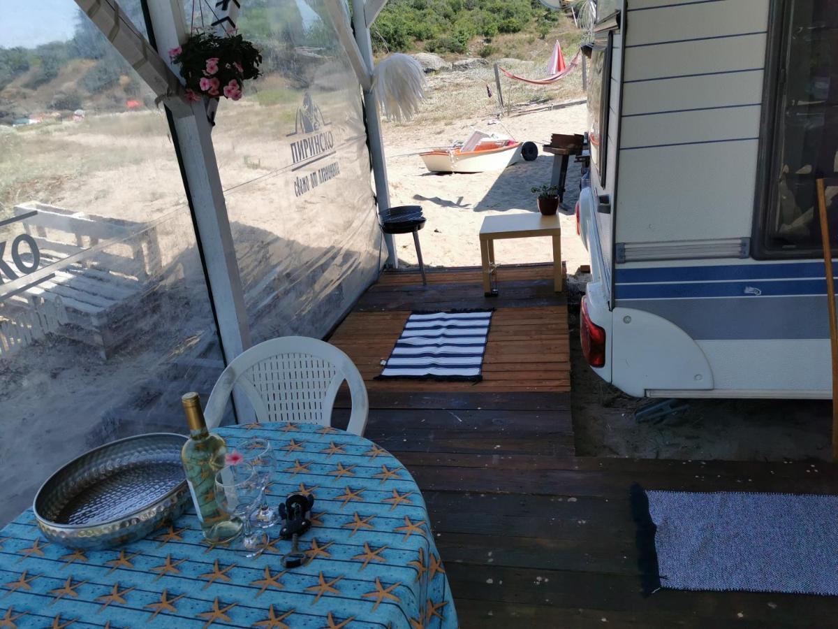 Sea Caravan/Camper On The Beach Китен Екстер'єр фото